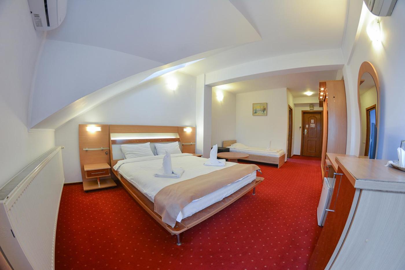 Pensiune Valentina Hotel Ramnicu Valcea Bagian luar foto