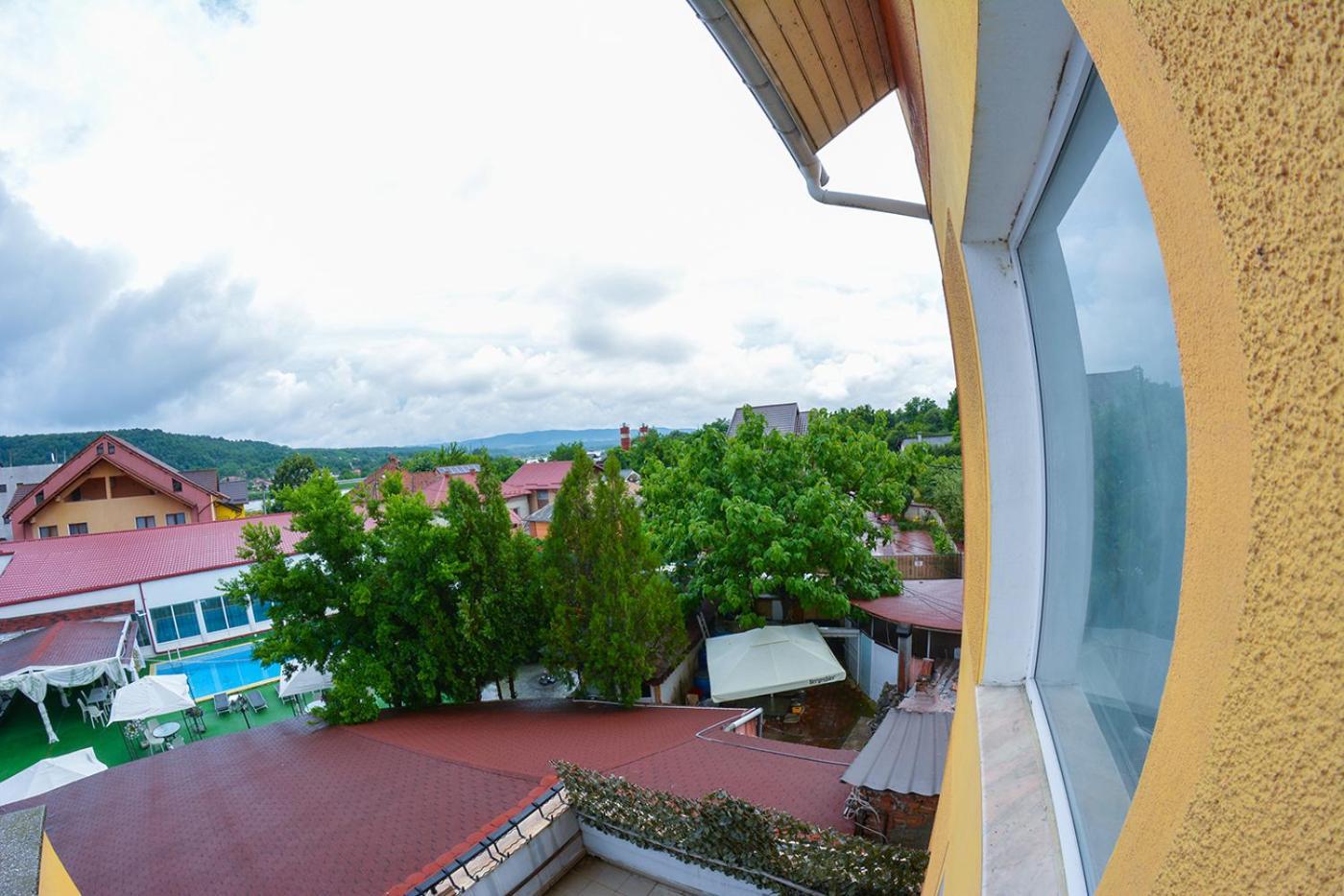 Pensiune Valentina Hotel Ramnicu Valcea Bagian luar foto