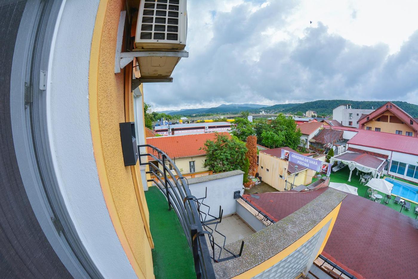 Pensiune Valentina Hotel Ramnicu Valcea Bagian luar foto