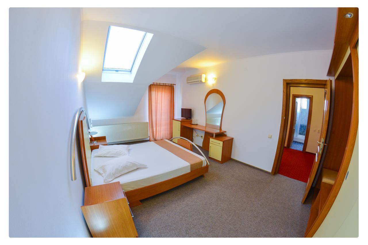 Pensiune Valentina Hotel Ramnicu Valcea Bagian luar foto