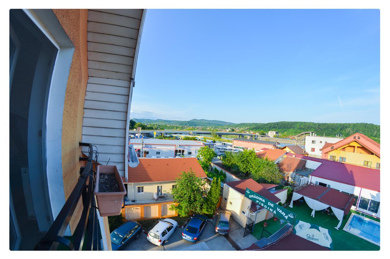 Pensiune Valentina Hotel Ramnicu Valcea Bagian luar foto